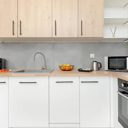 Stylish Bright Starowiejska Near Arena With Balcony & Parking By Renters شقة