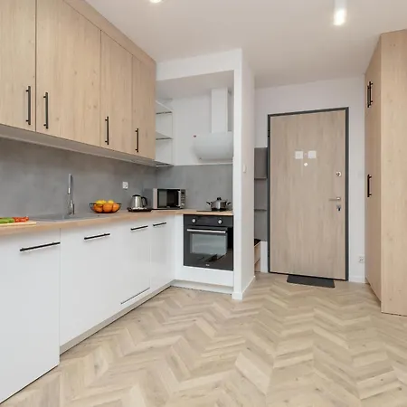 Stylish Bright Starowiejska Near Arena With Balcony & Parking By Renters شقة