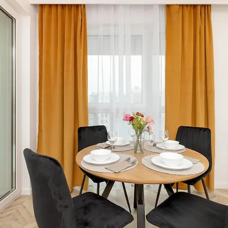 شقة Stylish Bright Starowiejska Near Arena With Balcony & Parking By Renters غدانسك