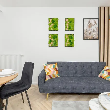 Stylish Bright Starowiejska Near Arena With Balcony & Parking By Renters شقة *
