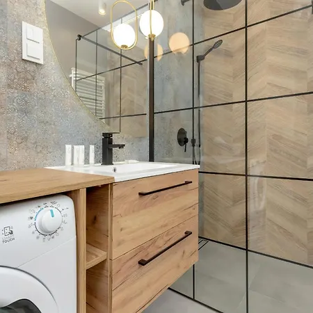 Stylish Bright Starowiejska Near Arena With Balcony & Parking By Renters شقة *